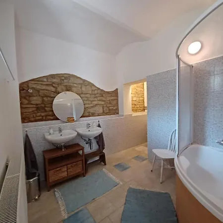 아파트 At 2 Donkeys - Country Life With A Large Kitchen *