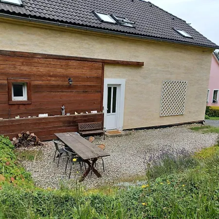 At 2 Donkeys - Country Life With A Large Kitchen